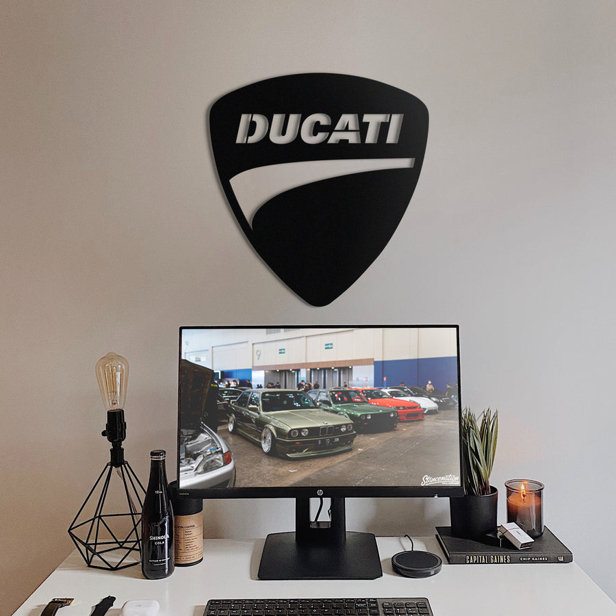 لوحة شعار شركة دوكاتي Ducati